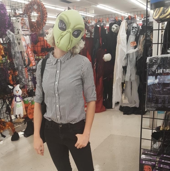 Meet your Posher, Audrey - Picture 2 of 4